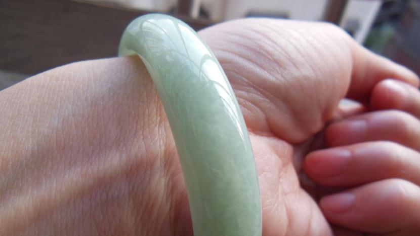 翡翠手镯|上个世纪花高价买的翡翠手镯，现在发现是假货，被骗了几十年