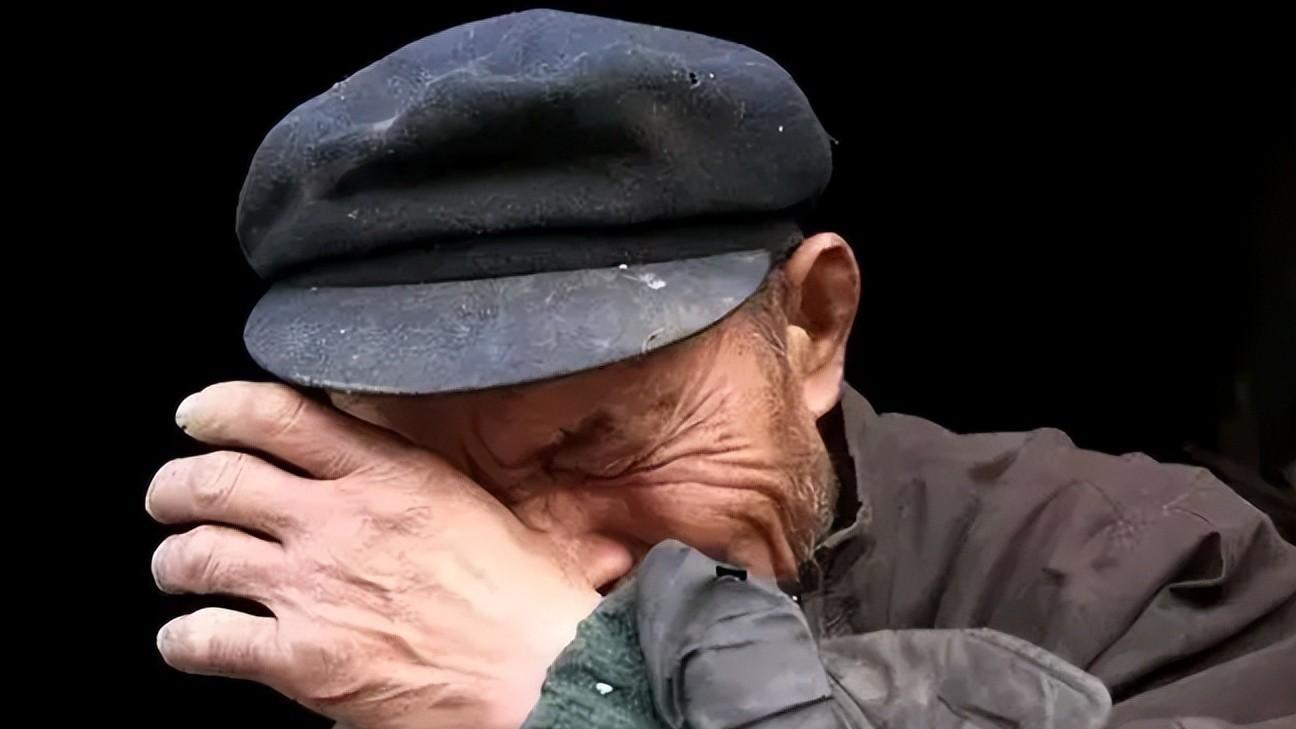 河北80岁老人常年遭虐待：被赶出家后身份曝光！政府直接送30万现金