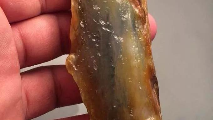 翡翠|夜市淘的翡翠原料，8000的雕工费，作品出来多少都不卖！