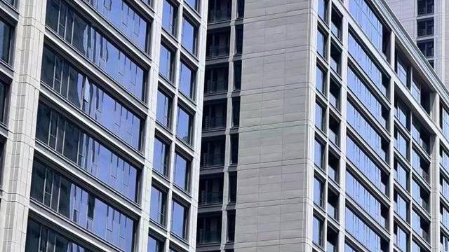 杭州多个新建豪宅，铝板被高温晒变形？