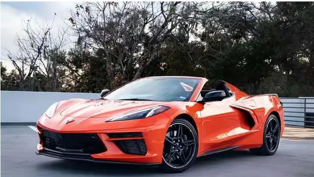 女司机撞坏“五菱宏光”，赔800就想走，车主：我这车80万