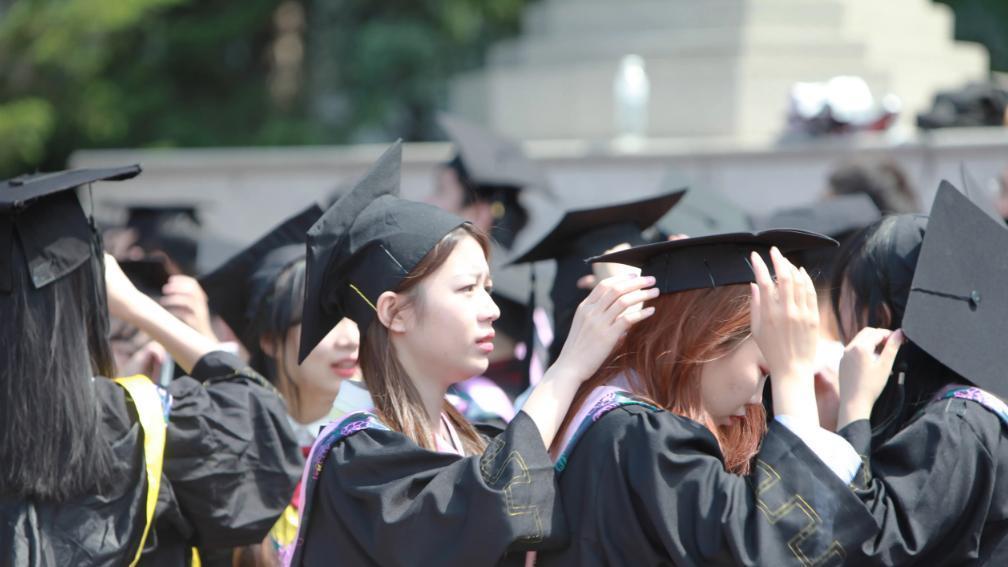 大学生|“你捡到8万，失主却说丢了9万，咋办？”，大学生的回答尽显机智