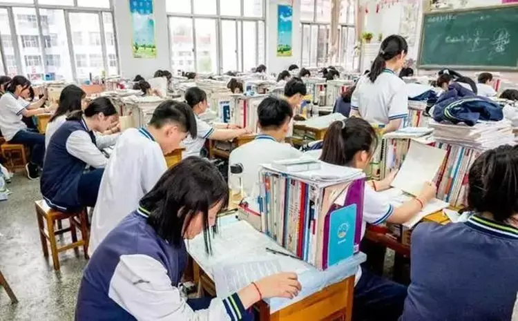 回顾：佛山一瘫痪男子8天没人管，妻女故意不在家，致其饿死