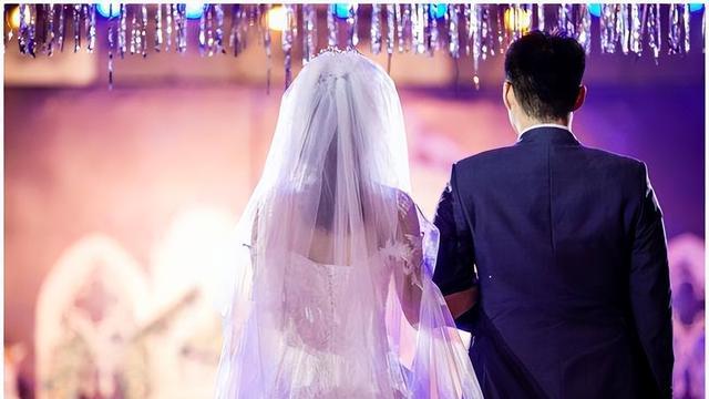 盐城女子出嫁，陪嫁40万现金、两套房，网友：扶贫？女方吃大亏了