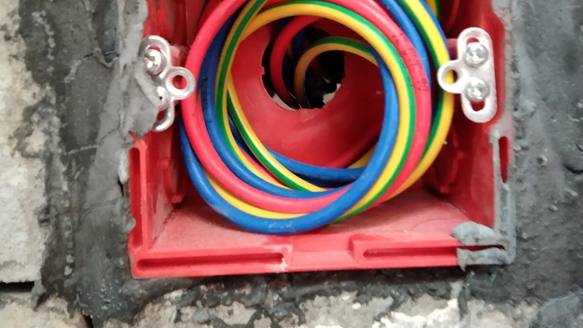 装修时，电线选硬线还是软线？硬线比较便宜，装修工人却偏爱软线