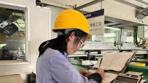 本科生|进了工厂才发现，原来本科生地位很尴尬，拧螺丝还需要隐瞒学历？