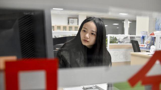 大学生|“别总晒加班”，入职的新人本想好好表现，却被部门经理“敲打”