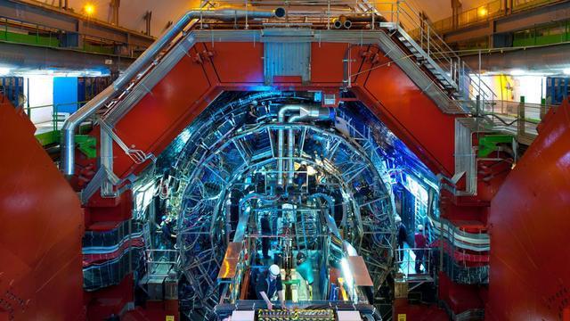 直接证明夸克质量存在？欧洲科学家们首次证明夸克死椎效应