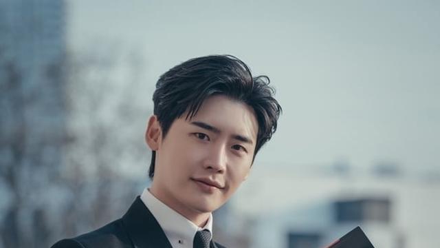 |《黑话律师》5大主演发表感言，李钟硕感触颇深，允儿表示感谢