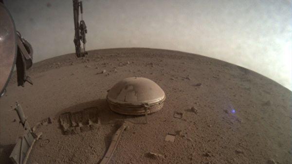 电量见底 NASA洞察号火星车释出告别照