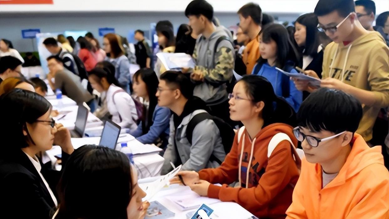 深圳市|大专生也有机会成为公务员？又一岗位面向全国招聘，门槛低待遇好