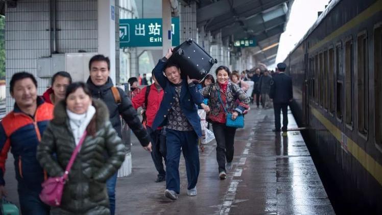 深圳市|深圳小伙伪装成\中介\，3年杀害14名打工妹，后因气质太过猥琐被捕