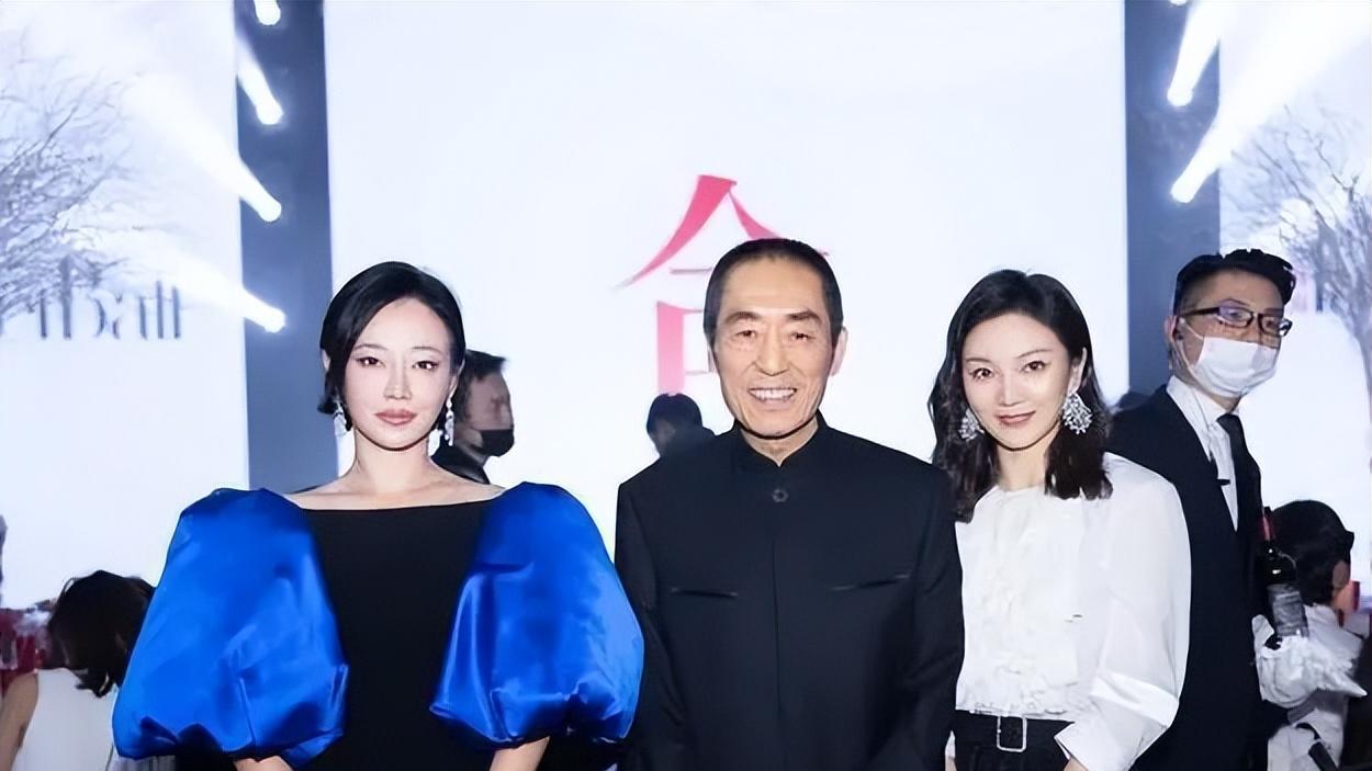 服饰|?张艺谋一家三口齐亮相，小31岁娇妻一件衬衫就要五万，挺有阔太范！