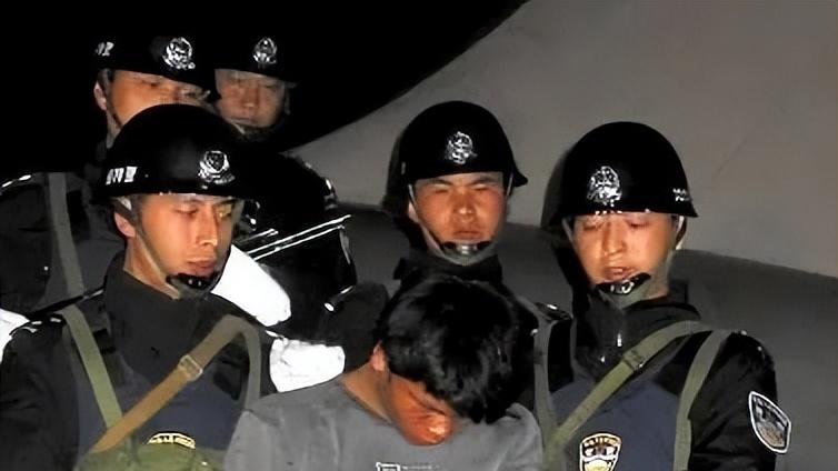 宿舍|18年前，马加爵被同学讥笑后血洗宿舍，为何唯独放过了舍友林峰？