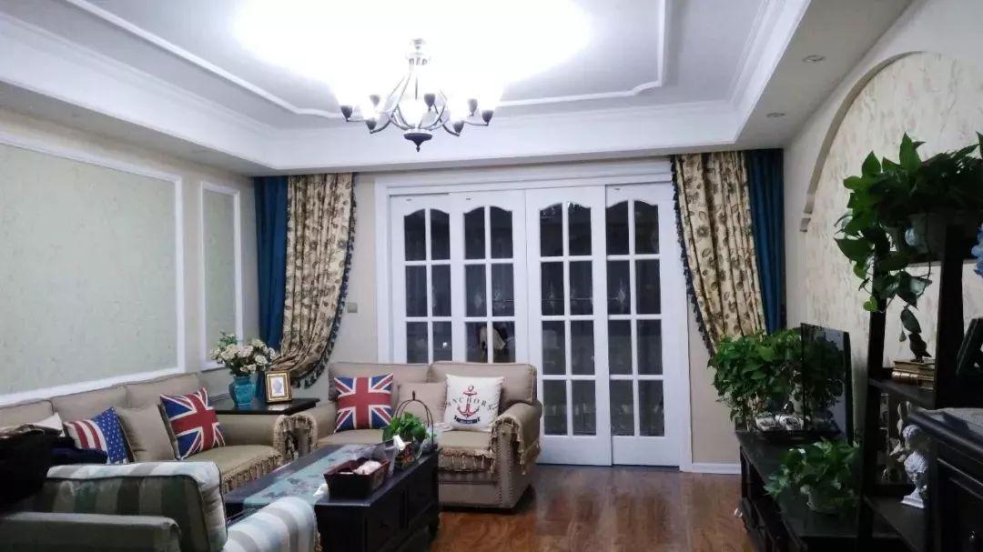 小户型做上阳台推拉门，隔音又隔热，还非常美观大方