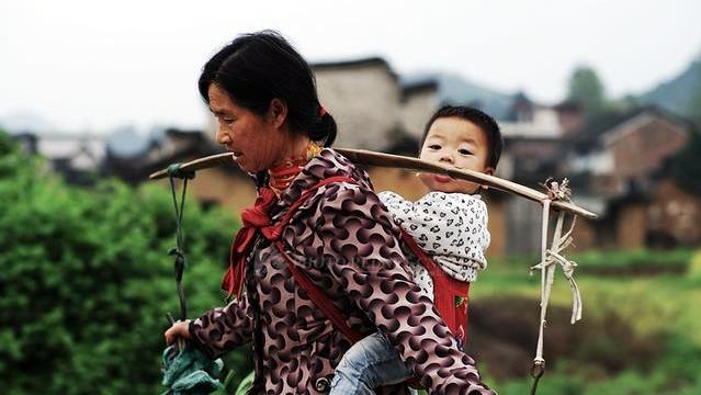 “就怪你，非得让我们住新房”孩子得了白血病，儿媳却怪婆婆
