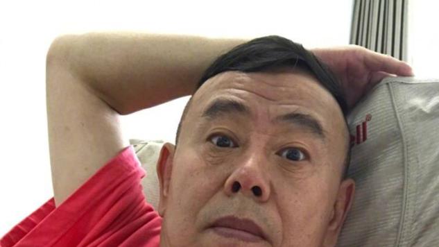 潘长江|艺术家潘长江疑似住院，身穿病号服神志不清，此前因卖假酒冲上热搜