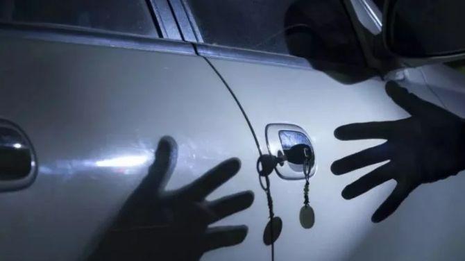 男高中生离家出走见女网友 偷旅馆车无驾照狂飙200多公里