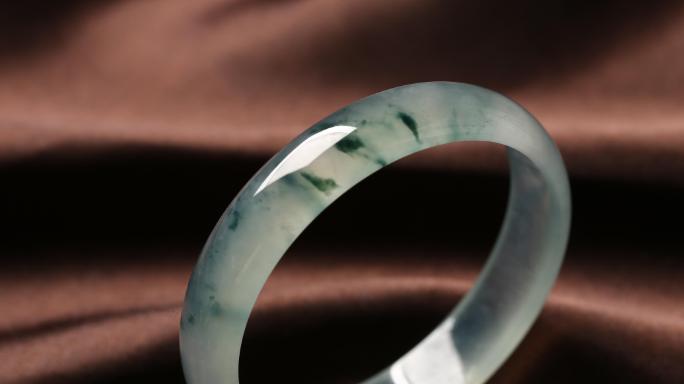 钻石|没有完美的翡翠手镯和钻石，它们都有瑕疵，要有一个包容的心