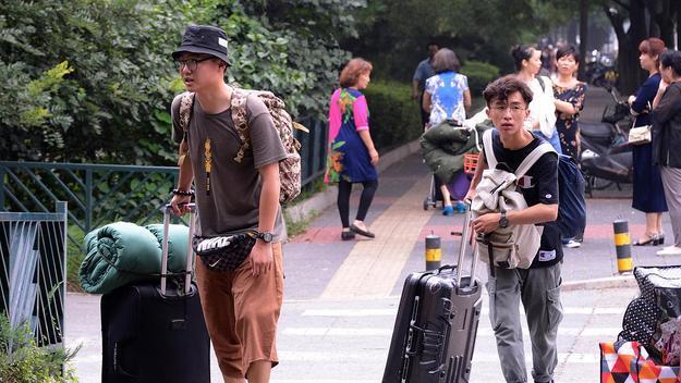 保安|安徽多地招应届生当保安，专业不限，网友：少走40年弯路