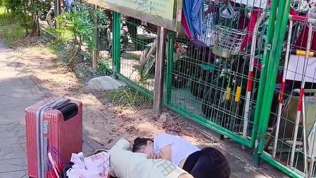 广东省|广东：2名女子露宿街头，提出进厂“十不干”，穷人又不只有我1个