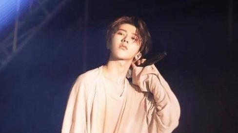 谢可寅|蔡徐坤谢可寅疑似恋爱，被扒出多个同款，男方以油画示爱谢可寅