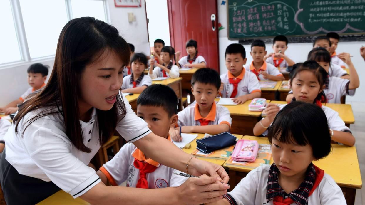 教师|“大专生不配教书吗”？老教师发出质疑声，答案引人深思！