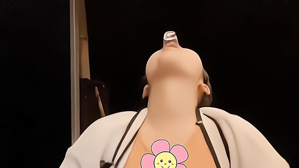 女子为了跟男友住到一起，咬牙喝下高度白酒：出了问题自己负责