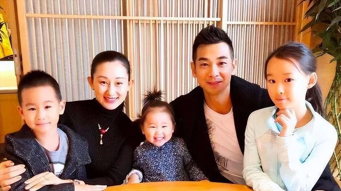 赵文卓|几个孩子明明和自己很像，却又各个都像笑星，赵文卓基因转弯了！