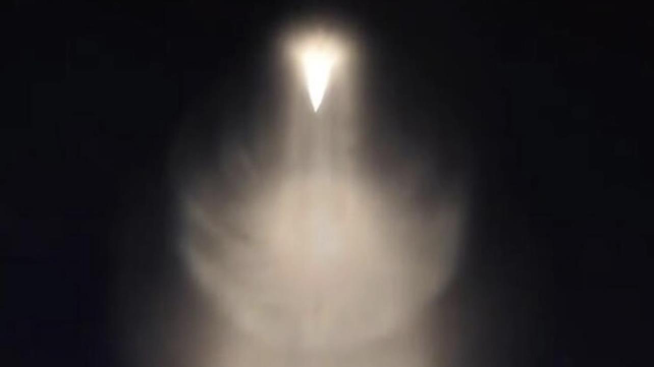 内蒙古多地上空的不明物体是什么？拖着尾巴还会转圈，看的人心慌