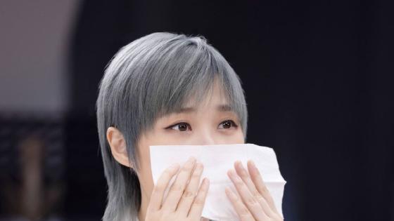 |李宇春患强直性脊柱炎，复发时轮椅出行，“不死的癌症”多可怕？