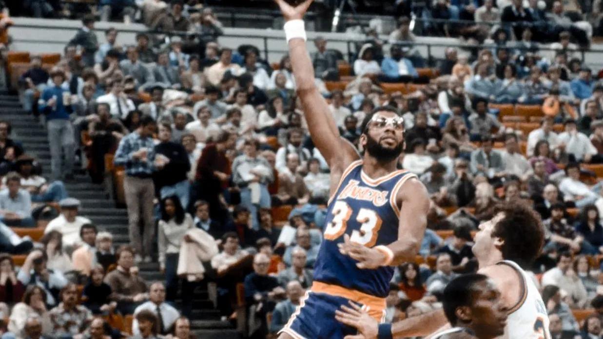 卡梅隆·安东尼|美媒列出五个位置常规赛总得分最多的前两名，威少安东尼入选