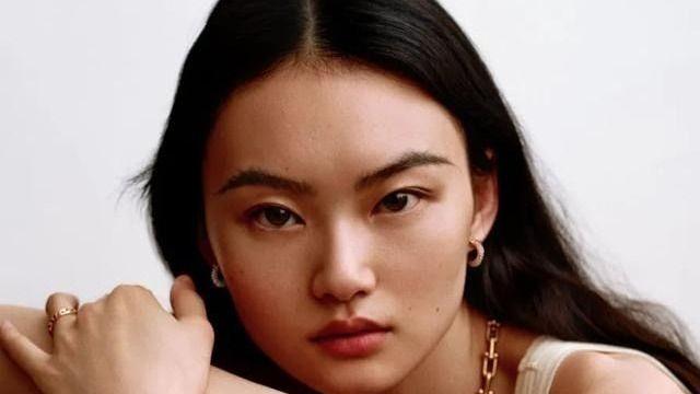 刘海 大眼睛、尖下巴已失宠了！现在“阔面脸”才吃香，美得低调很耐看