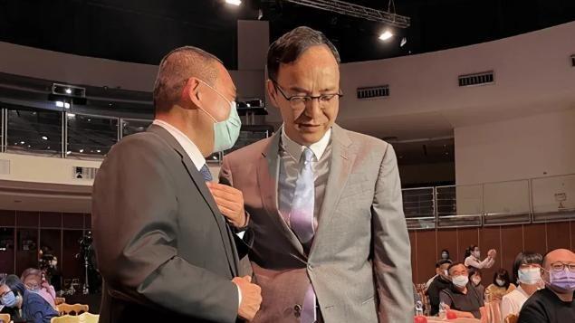 巧妙安排！侯、韩全程毫无互动，侯友宜担忧“母鸡光环”被抢？