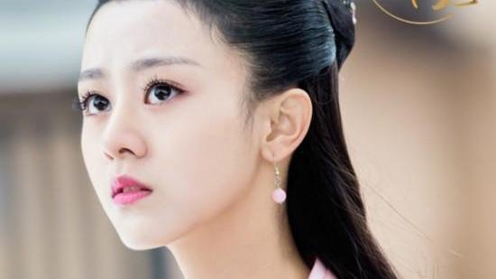 李兰迪|李兰迪又带来一部古装剧，饰演棺材铺少女，女二是个灵气小美女