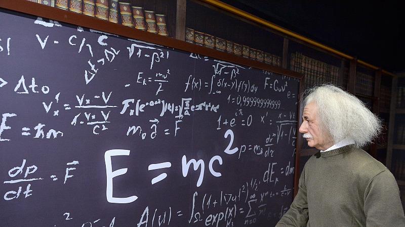 爱因斯坦的最大疏忽！将时间作为第四维，却未察觉到相对论中的高维意识