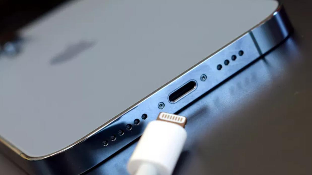 iPhone14|iPhone 14再次确认：电池容量变动，快充提升至29W，维修费更离谱