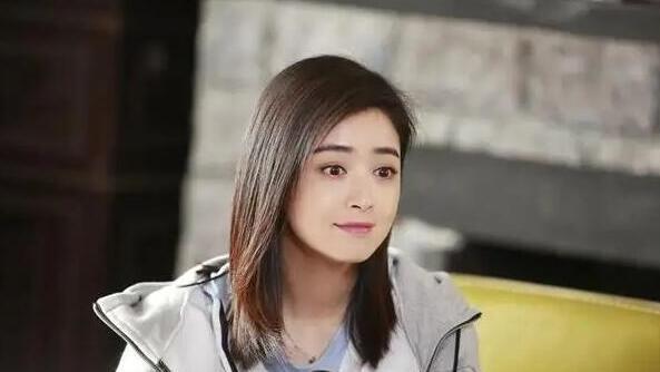 李小璐|蒋欣传来最新消息，携手黄晓明出演谍战剧，全新造型清爽干净利落