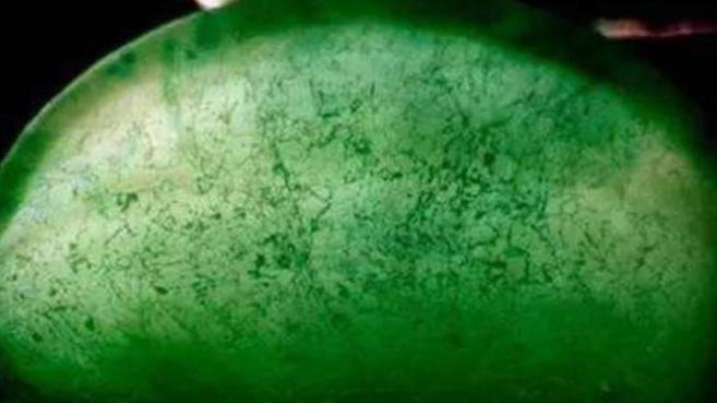 翡翠|在古玩玉器店当中，如果售卖b货翡翠，构不构成违法犯罪