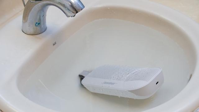 蓝牙音箱|实测Bose新版SoundLinkFlex扬声器，可以漂在水面的蓝牙音箱