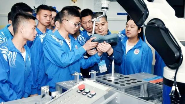 大学|《新职业教育法》出炉，给晚熟，有特长的孩子一条新的出路