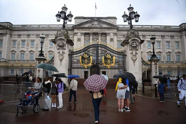 英国女王去世，临终前白金汉宫外惊现彩虹