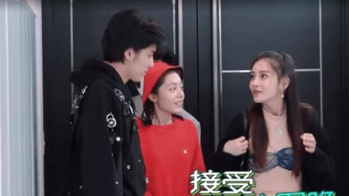 当红女星|baby脱掉外套瞬间观众都被吓一跳