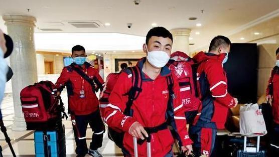 军人|殡仪馆的“排队”，超出平日负荷近3倍的火化量，到底意味着什么