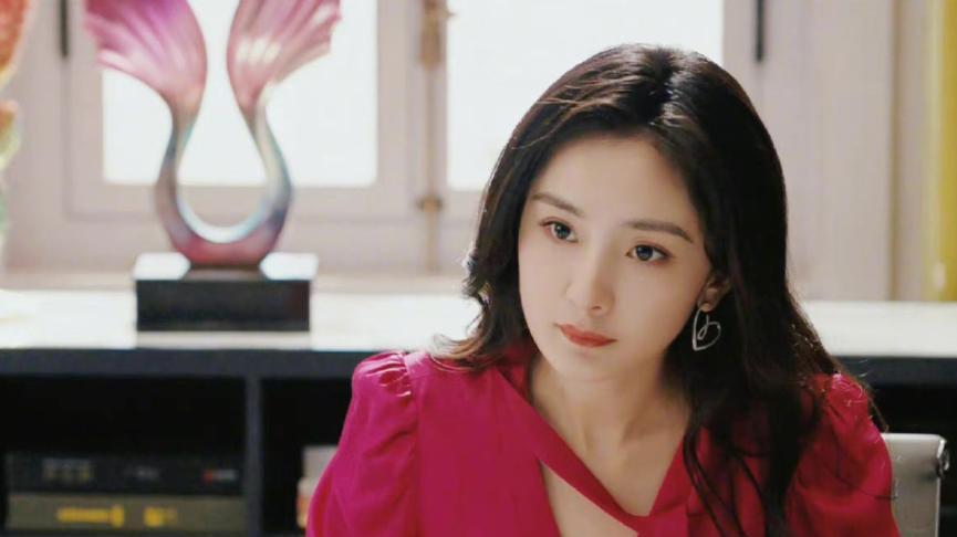 杨幂|太恶毒了！知情人曝杨幂遇职业黑，要将她打造成内娱女版“张翰”