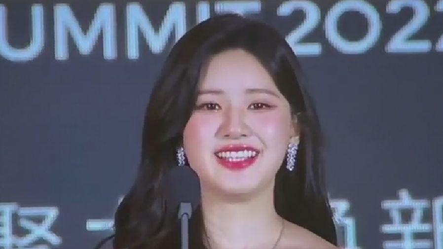 赵露思|赵露思红毯造型翻车，面部圆润斜方肌宽大，生图精修判若两人