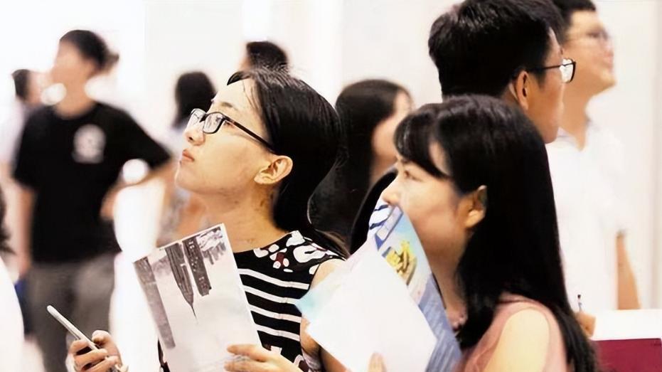 马伯庸|“海归博士”求职比亚迪遭拒，无奈发文求助，看完履历都说不冤枉