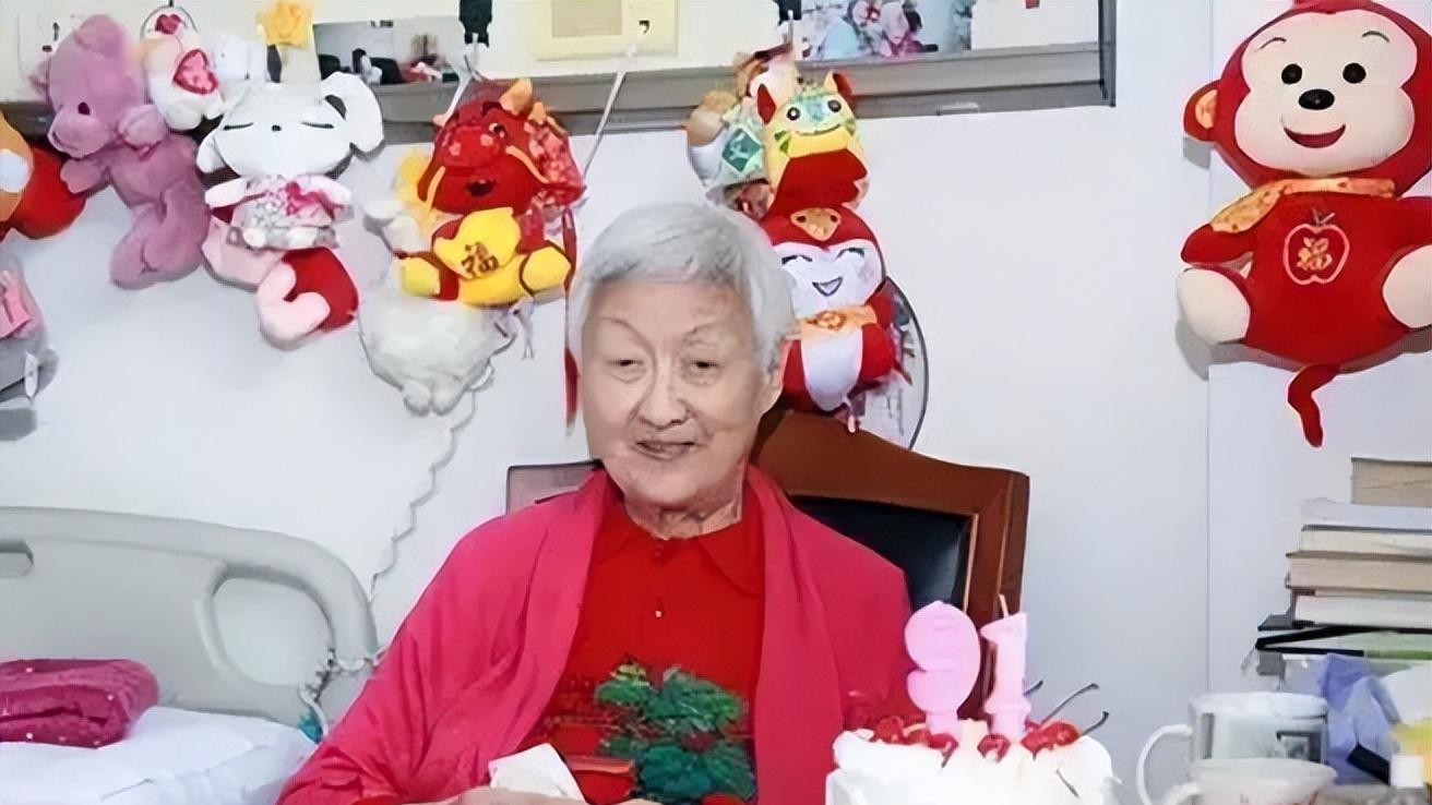 黄宗英|著名演员黄宗英：四任丈夫相继离世，弥留之际才解开了心结