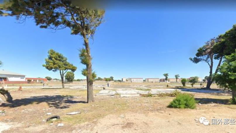 小偷偷走整所学校，被搬光铲平变空地，连砖头屋瓦也通通敲掉贱卖