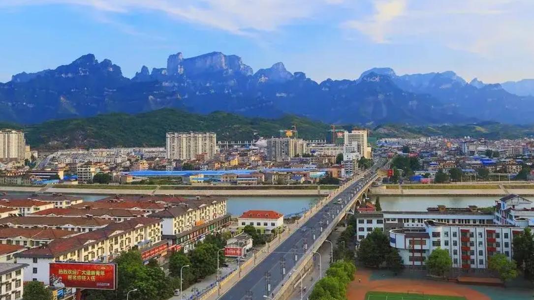 |张家界这座城市的景色真不错，看看这些就知道为什么人们来这里旅游了！
